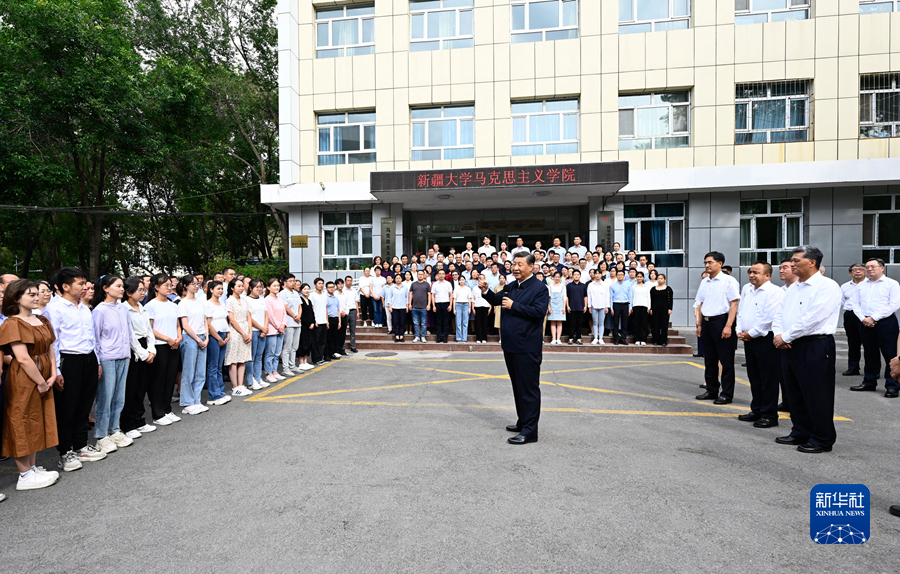 习近平在新疆考察时强调 完整准确贯彻新时代党的治疆方略 建设团结和谐繁荣富裕文明进步安居乐业生态良好的美好新疆